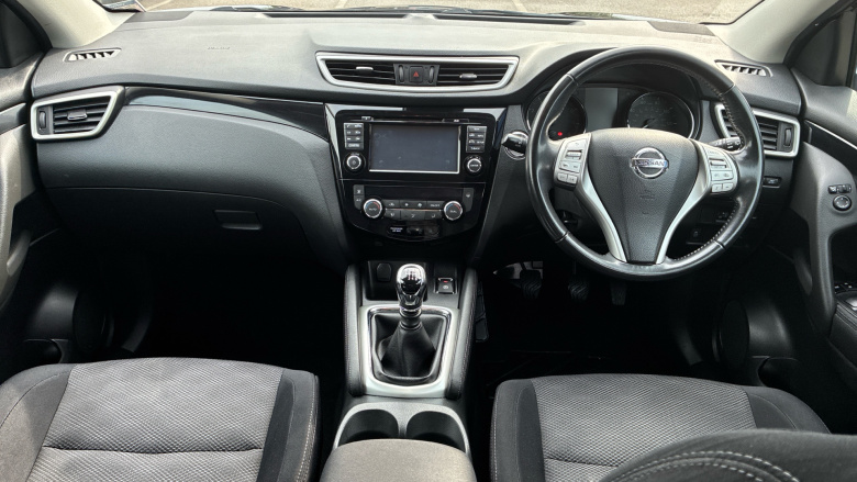 Nissan Qashqai 1.2 DiG-T N-Connecta 5dr Petrol Hatchback